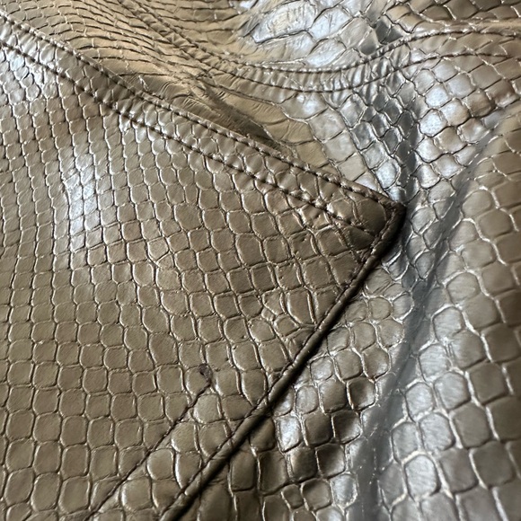 10 Wilfred Aritzia Melina, python high Rise straight pants, faux black leather - Picture 6 of 8